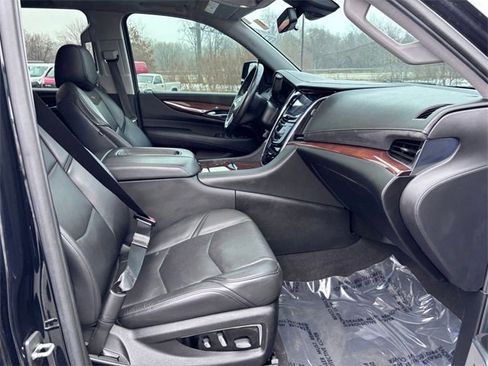 Used 2020 Cadillac Escalade Luxury image 30