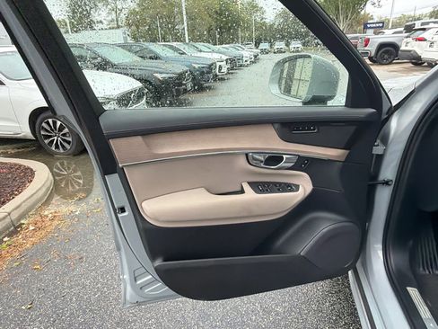 Used 2025 Volvo XC90 B5 Plus image 25