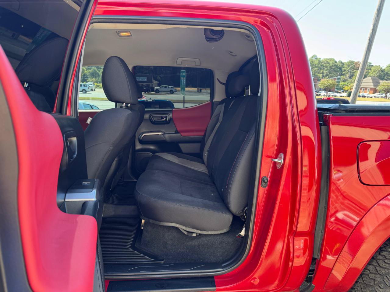 Used 2019 Toyota Tacoma SR5 AWD/4WD image 15