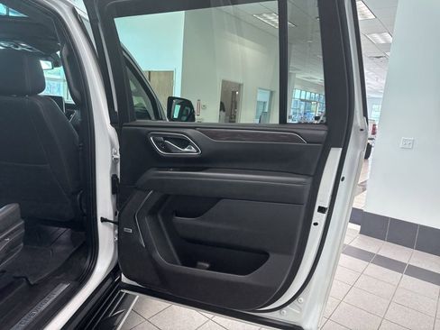 Used 2023 Chevrolet Suburban LT w/ Luxury Package AWD/4WD image 21
