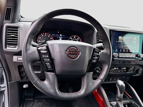 Used 2024 Nissan Frontier PRO-4X w/ Technology Package image 11