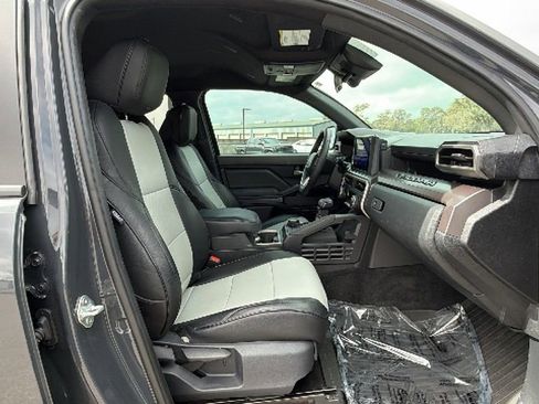 Used 2024 Toyota Tacoma TRD Sport image 38