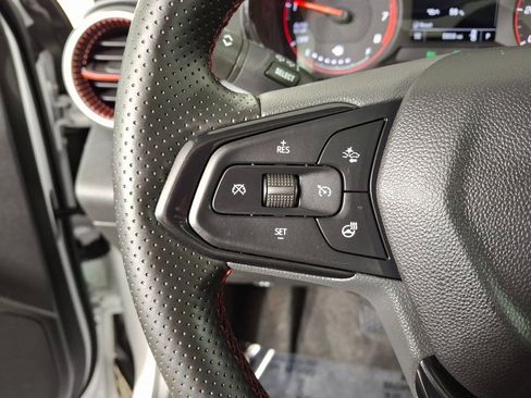 Used 2025 Chevrolet Trax RS w/ Sunroof Package image 13