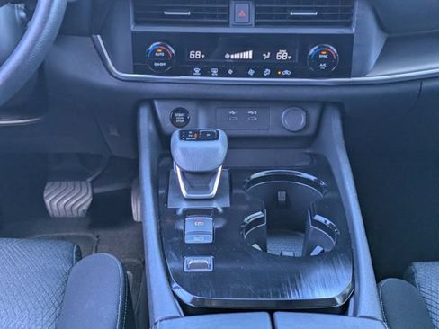 Used 2024 Nissan Rogue SV FWD image 24