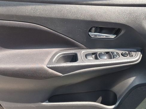 Used 2021 Nissan Versa SV FWD image 12