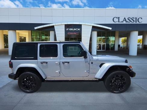 Used 2023 Jeep Wrangler Unlimited Sahara image 9