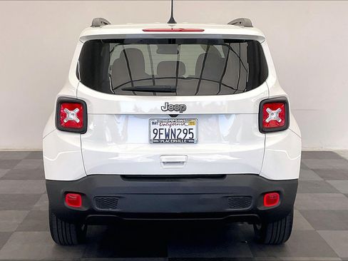 Used 2022 Jeep Renegade Latitude AWD/4WD image 3