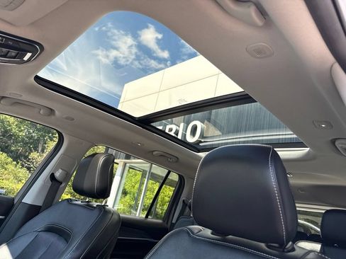 Used 2023 Jeep Grand Cherokee L Limited w/ Black Appearance Package AWD/4WD image 19