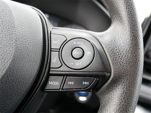 Used 2021 Toyota RAV4 XLE image 26