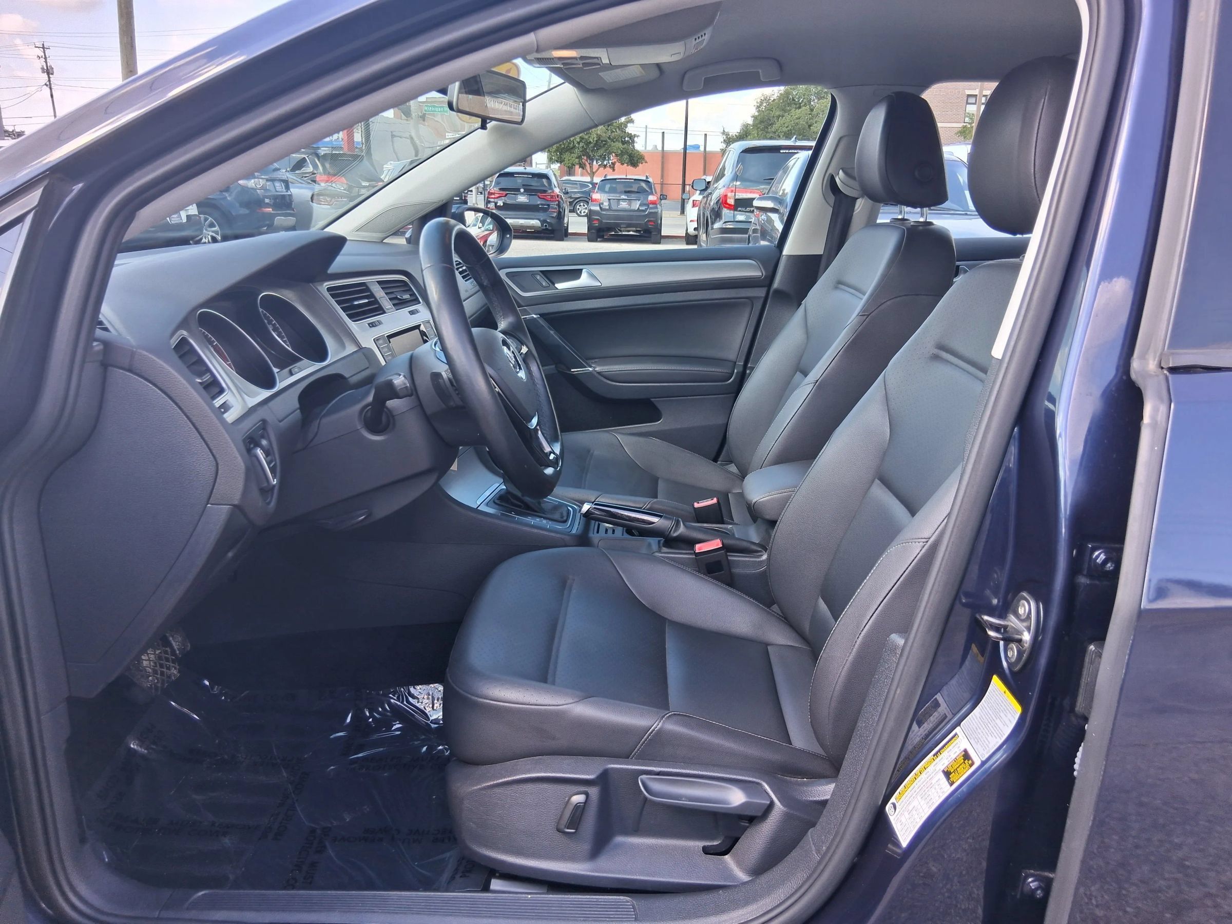 Used 2015 Volkswagen Golf S FWD image 14