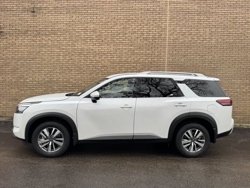 New 2025 Nissan Pathfinder SL AWD/4WD image 32