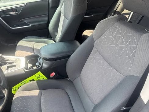 Used 2019 Toyota RAV4 XLE w/ Convenience Package FWD image 24