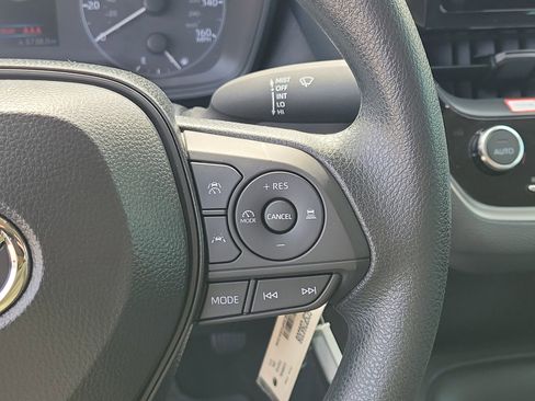 Used 2025 Toyota Corolla LE image 24