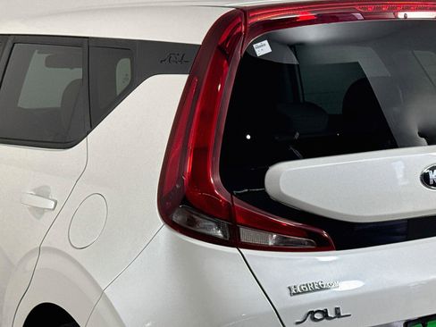 Used 2021 Kia Soul LX FWD image 36