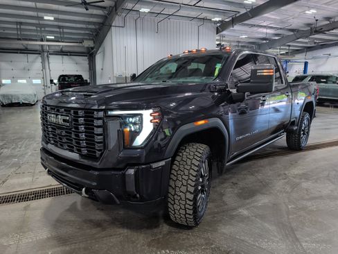 Used 2024 GMC Sierra 2500 Denali Ultimate AWD/4WD image 6