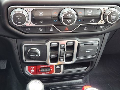 Used 2023 Jeep Gladiator Mojave image 19