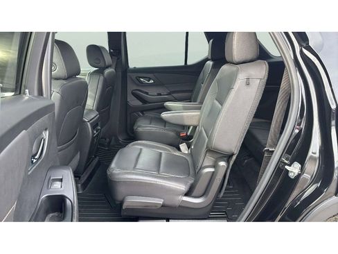 Used 2023 Chevrolet Traverse LT image 12