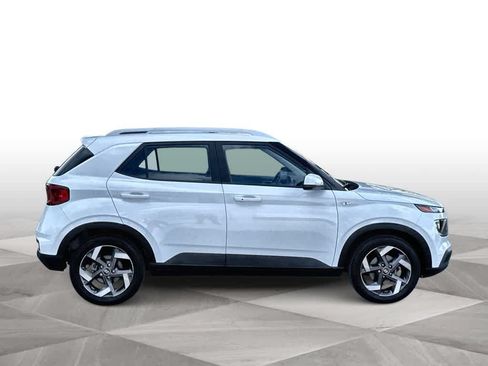 Used 2025 Hyundai Venue SEL FWD image 9