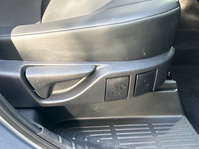 Used 2022 Toyota Highlander XLE AWD/4WD image 50