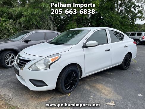 Used 2019 Nissan Versa S FWD image 1