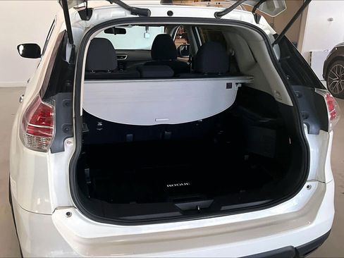 Used 2016 Nissan Rogue SV image 17