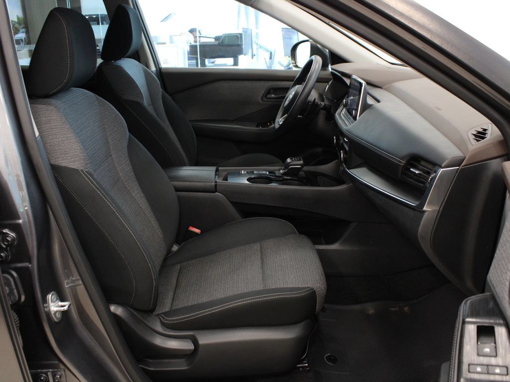 Used 2023 Nissan Rogue SV w/ SV Premium B Package FWD image 13