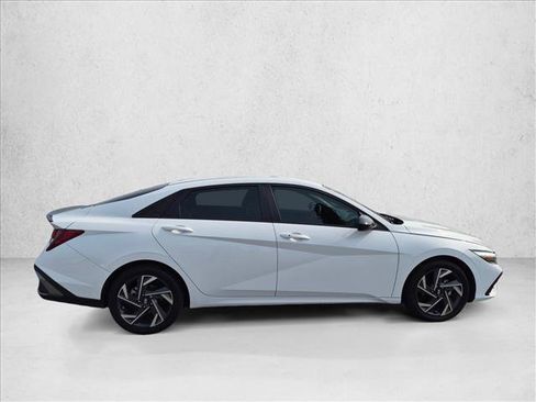 Certified 2025 Hyundai Elantra Sport FWD image 4