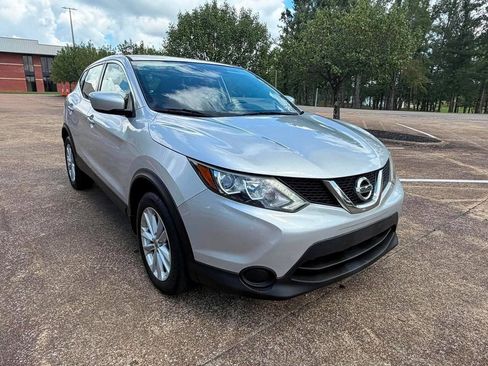 Used 2017 Nissan Rogue Sport S w/ S Appearance Package FWD image 3