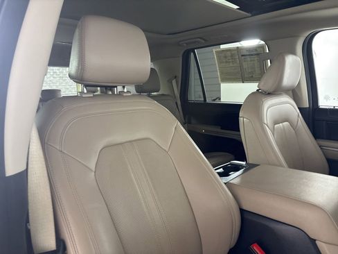 Used 2024 Ford Expedition Limited image 33