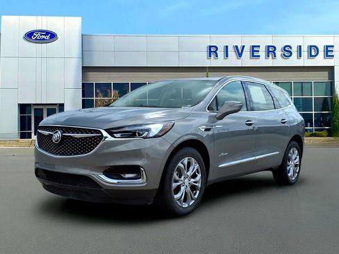 Used 2018 Buick Enclave Avenir w/ Avenir Technology Package AWD/4WD image 3