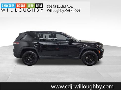 Certified 2025 Jeep Grand Cherokee Altitude AWD/4WD image 4