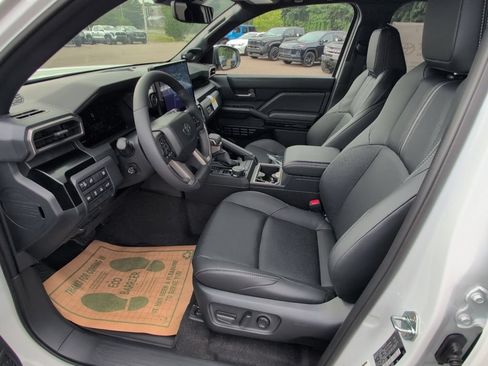 Used 2026 Toyota 4Runner Limited AWD/4WD image 18