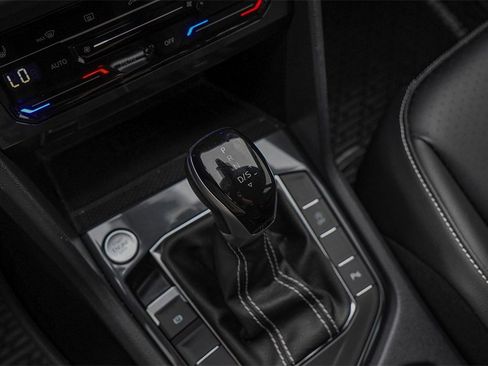 New 2024 Volkswagen Tiguan SE R-Line image 17