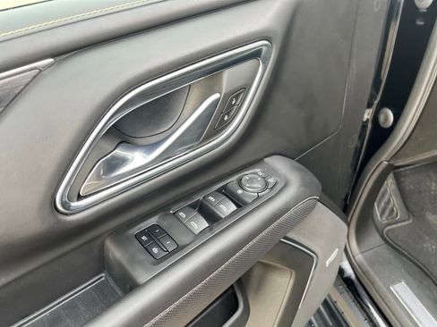Used 2023 GMC Yukon XL SLT AWD/4WD image 12