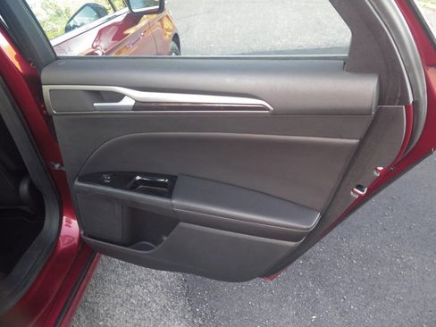 Used 2013 Ford Fusion SE FWD image 28