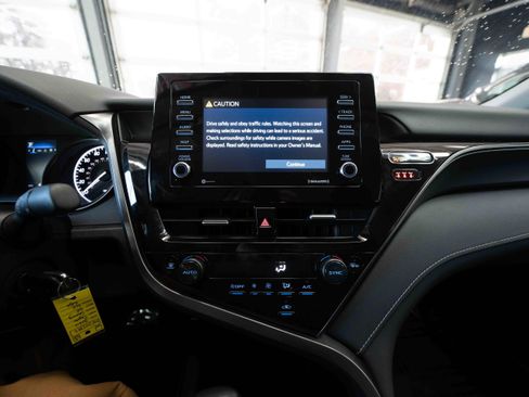 Used 2024 Toyota Camry SE image 17