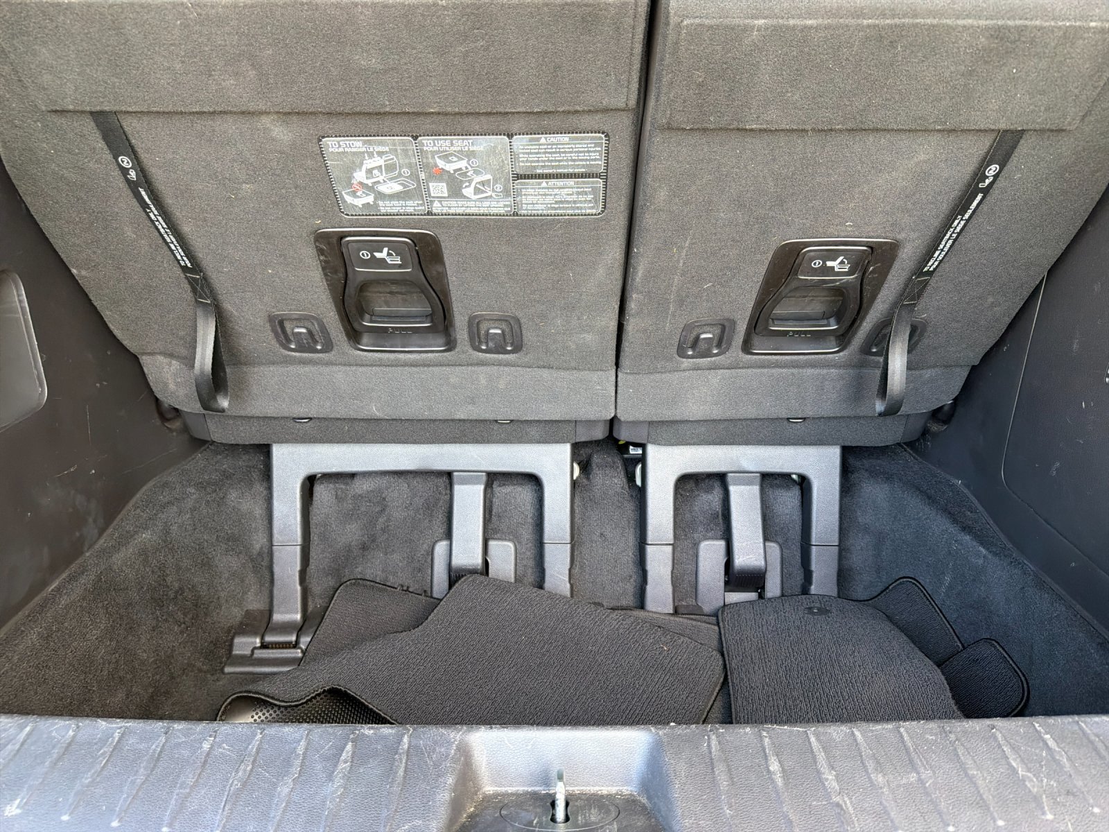 Used 2025 Kia Carnival FWD image 17