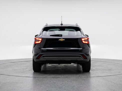 Used 2025 Chevrolet Trax LT FWD image 7