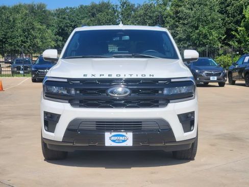 Used 2024 Ford Expedition Limited RWD image 2