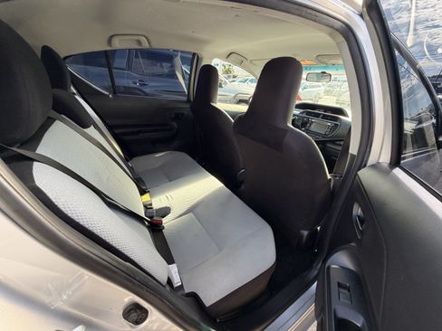 Used 2015 Toyota Prius C One FWD image 4