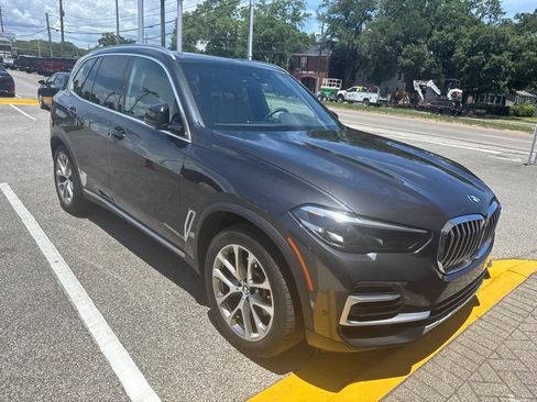 Used 2022 BMW X5 xDrive40i w/ Premium Package AWD/4WD image 2