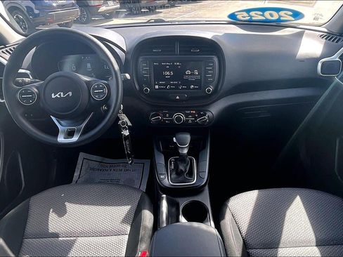 Used 2025 Kia Soul LX FWD image 7