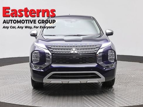 Used 2023 Mitsubishi Outlander SE AWD/4WD image 2