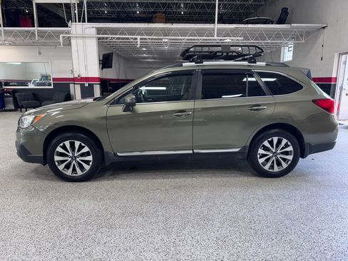Used 2017 Subaru Outback 3.6R Touring AWD/4WD image 6