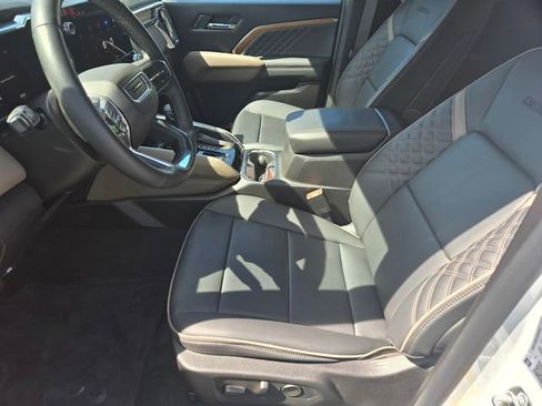 Used 2025 GMC Canyon Denali AWD/4WD image 13