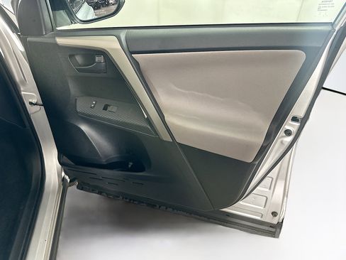 Used 2015 Toyota RAV4 LE FWD image 29