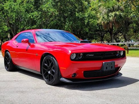 Used 2016 Dodge Challenger R/T Scat Pack RWD image 1