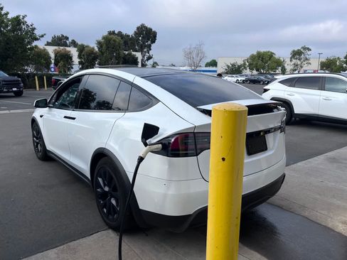 Used 2024 Tesla Model X image 4