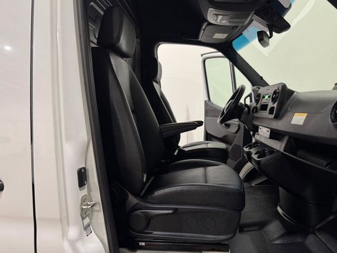 Used 2025 Mercedes-Benz Sprinter 2500 image 12