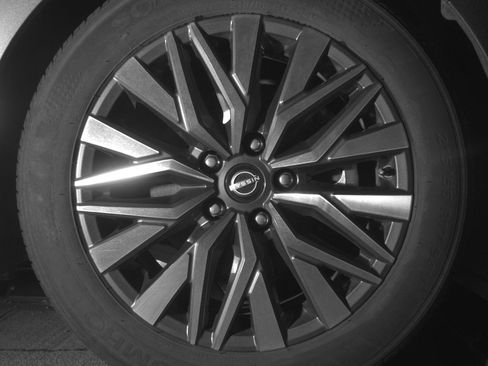 Used 2025 Nissan Altima 2.5 SV FWD image 13